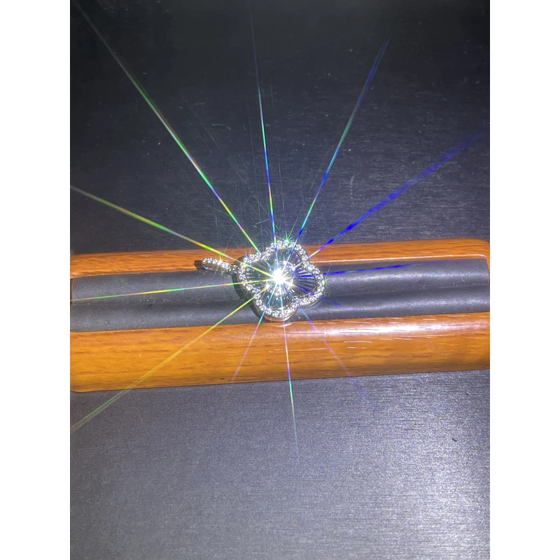 a10129白色镭射四叶草吊坠多样发