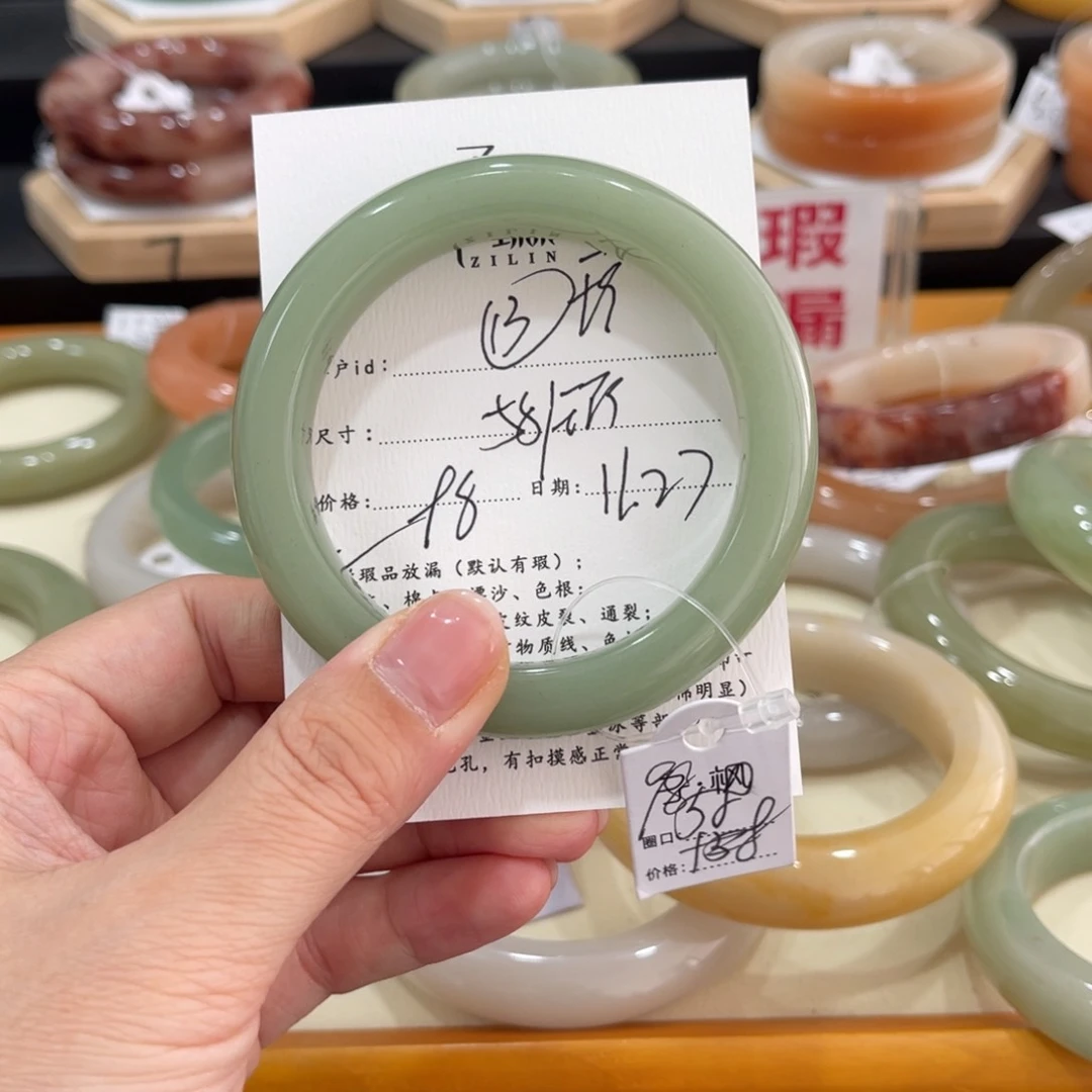 未镶嵌手镯石英质玉