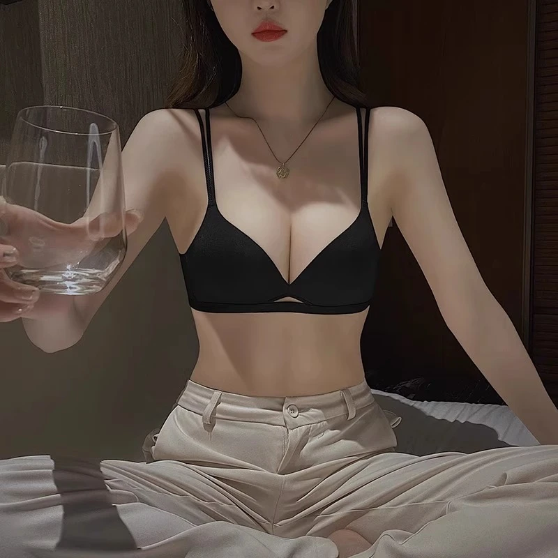 维多利亚无痕内衣女小胸聚拢薄款夏季2025网红爆款防下垂文胸套装