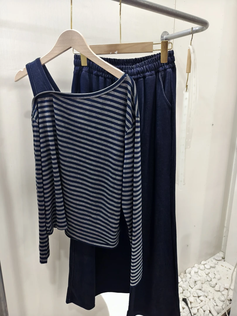 25612-DQ深蓝色条纹上衣+休闲裤套装