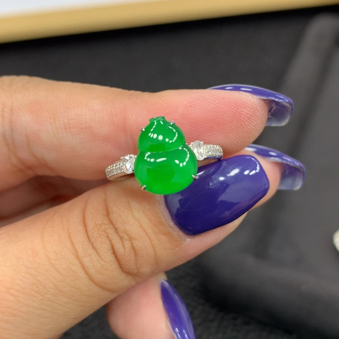 翡翠18K金镶嵌颈饰葫芦戒指