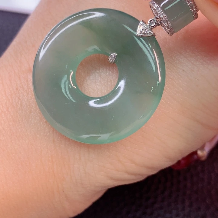 翡翠颈饰18K金镶嵌翡翠