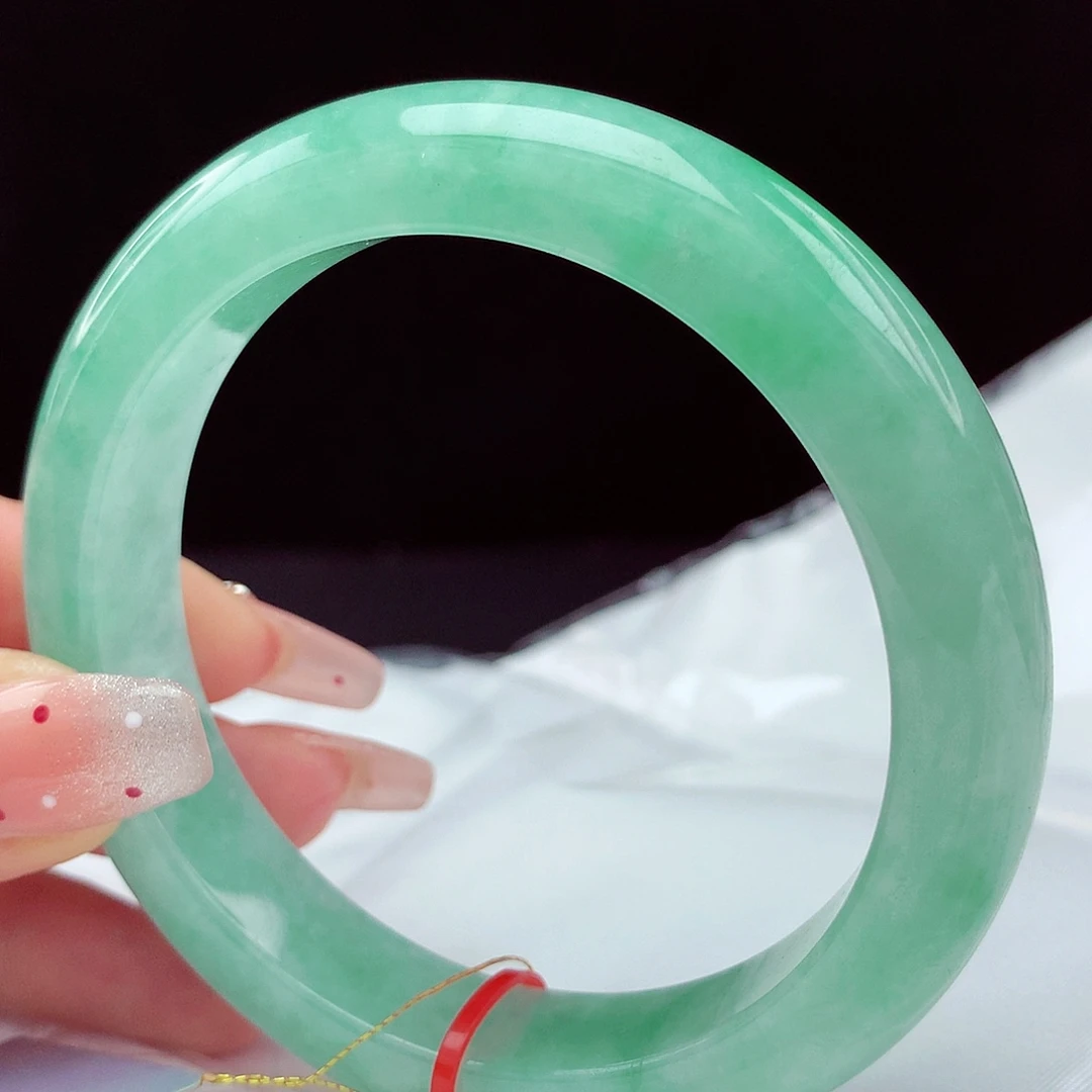 淮****翡翠手镯未镶嵌59圈189