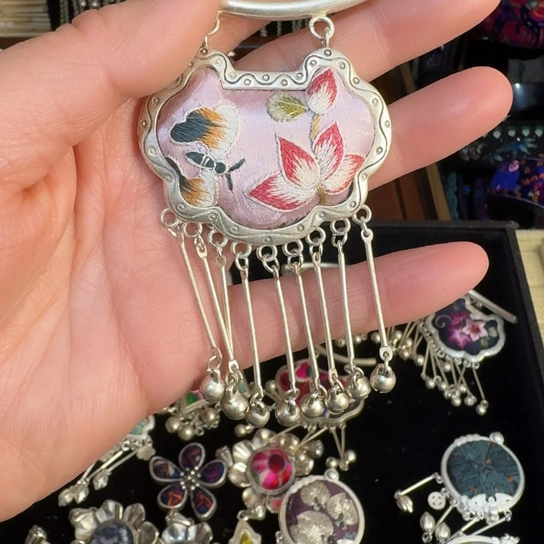 织绣孔**T民族风刺绣吊坠