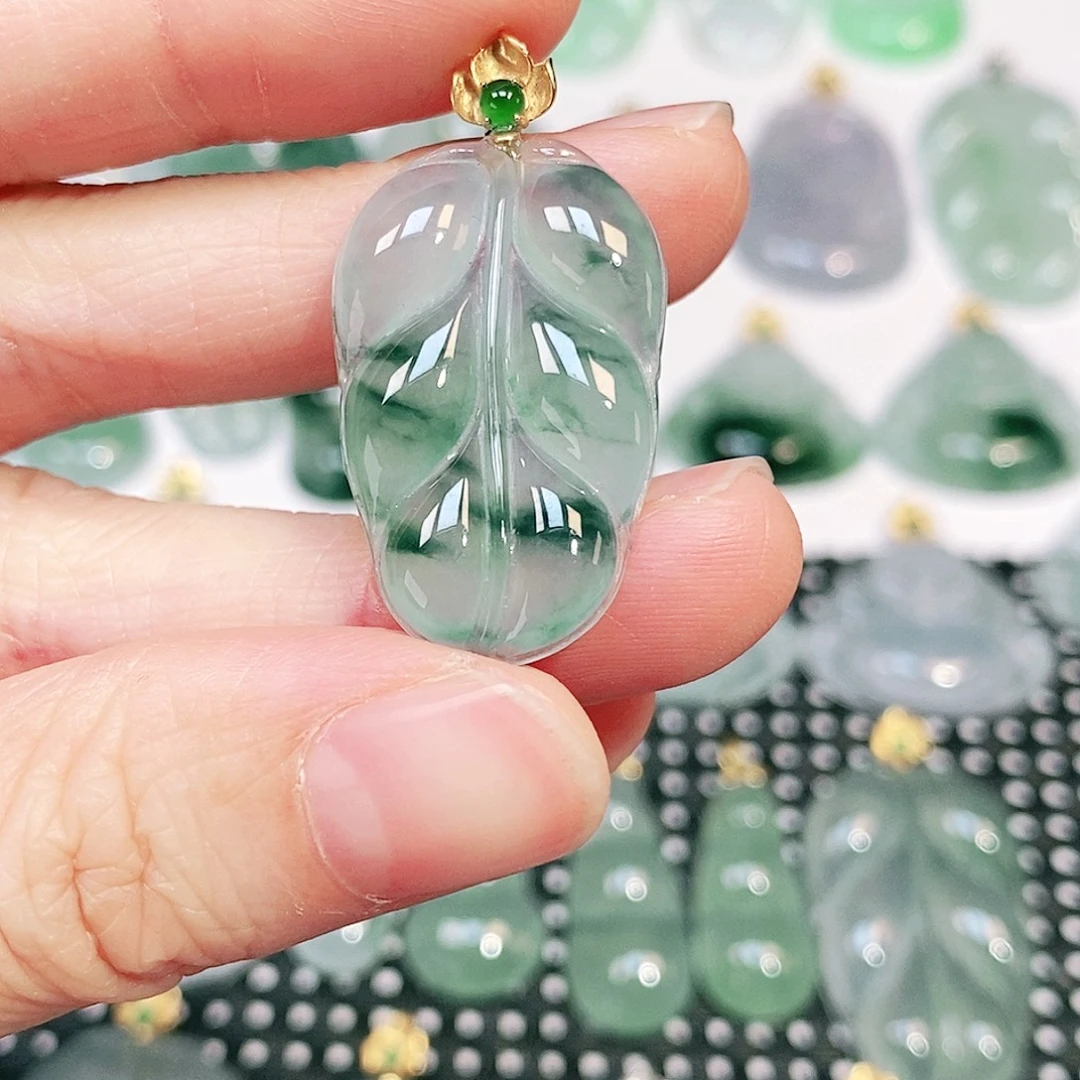 翡翠18K金镶嵌颈饰