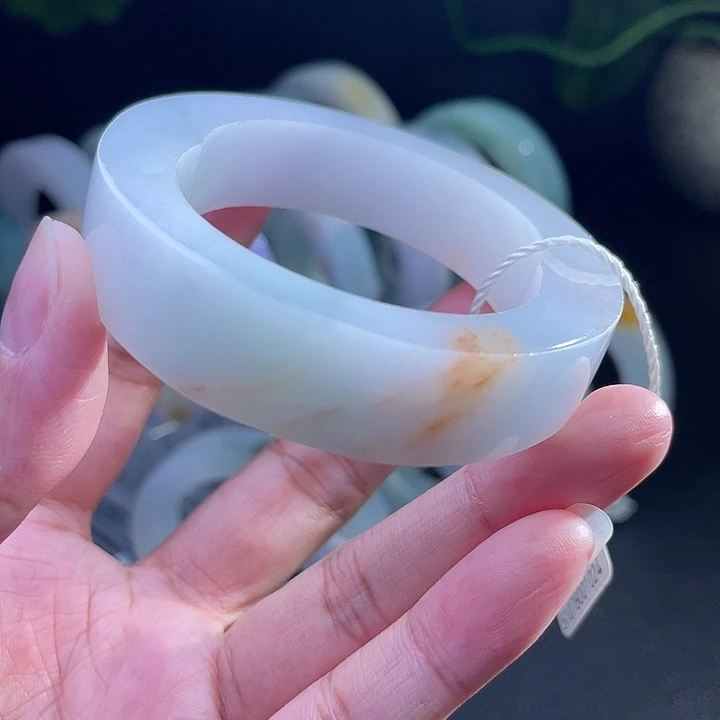 定制翡翠未镶嵌翡翠手镯