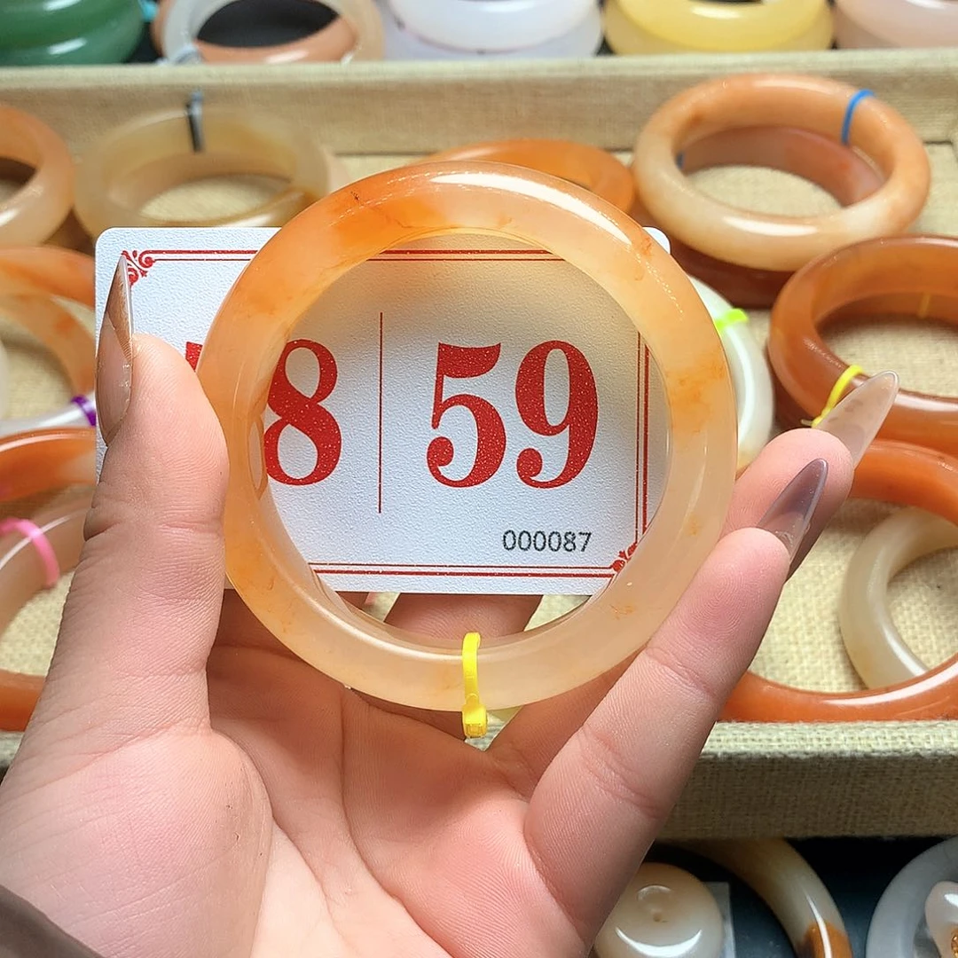 未镶嵌石英质玉（黄龙玉）手镯