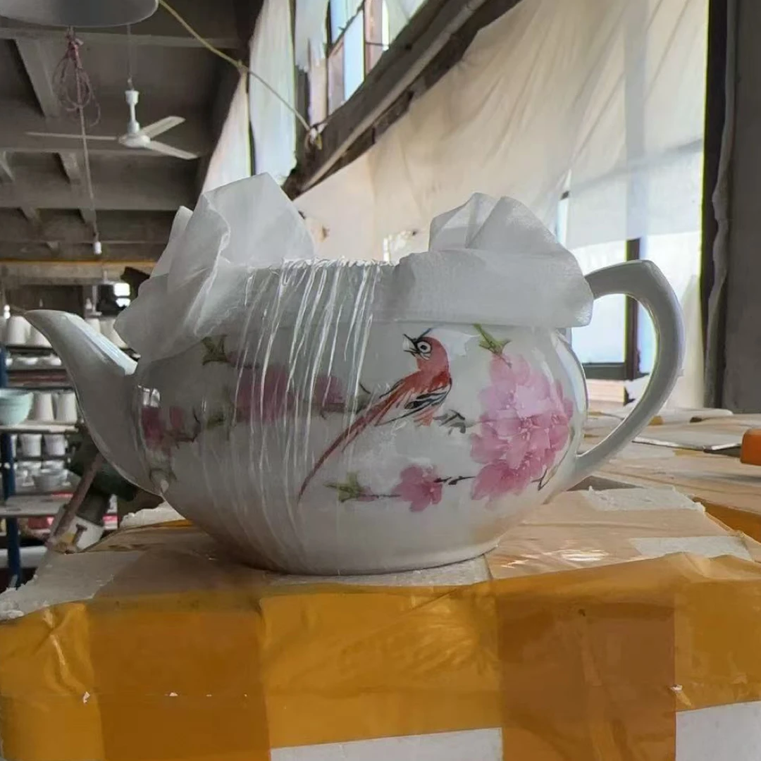 景德镇高温陶瓷水点桃花油壶 1 个
