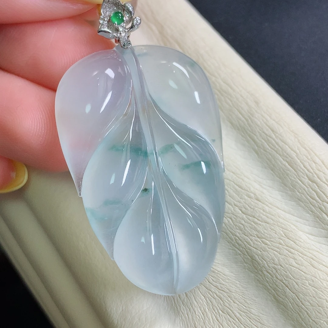 颈饰18K金镶嵌翡翠叶子