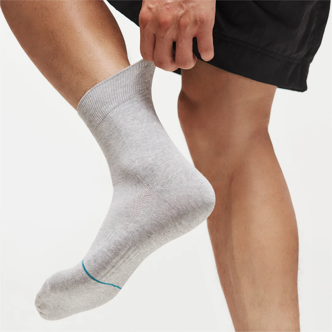 灰色抗菌男士运动袜夏季抗起球防臭透气纯棉男袜春夏条纹中筒袜