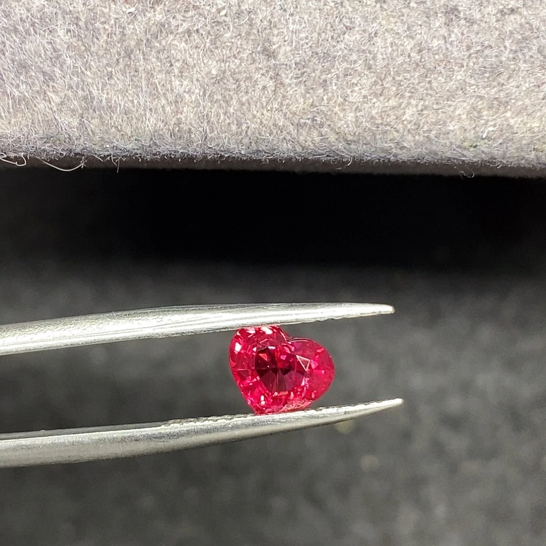 红宝石裸石1.15克拉天然全净玻璃体满火彩鸽血红红宝石