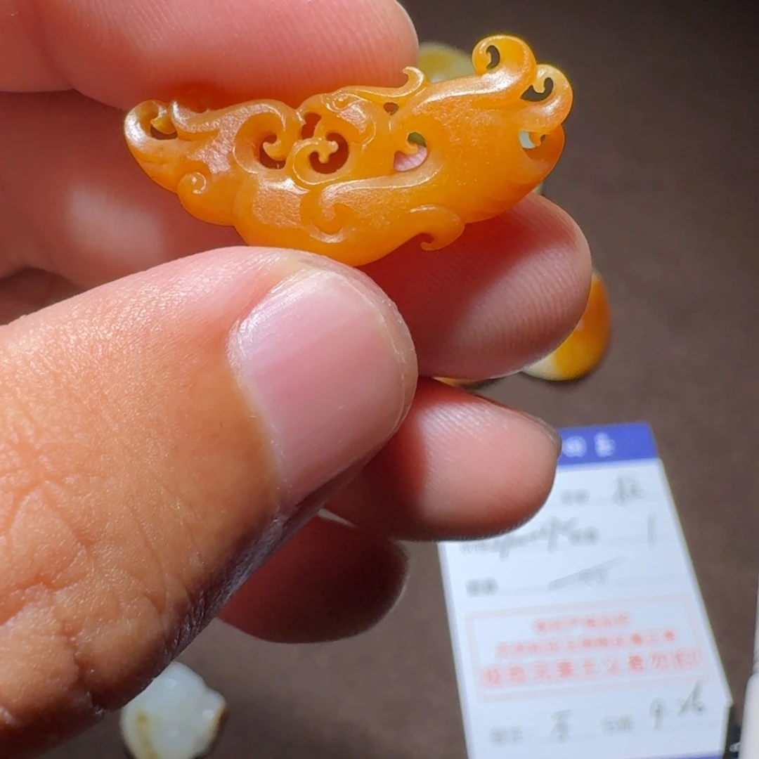 柱***梁和田玉（糖玉）未镶嵌珠宝半成品