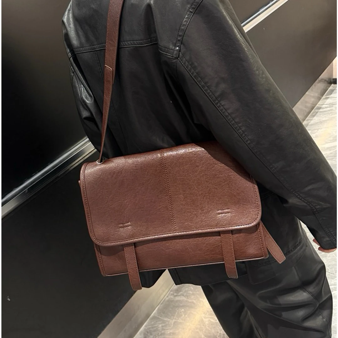 明星同款大容量休闲邮差包包女2025新款小众简约通勤单肩斜挎包潮