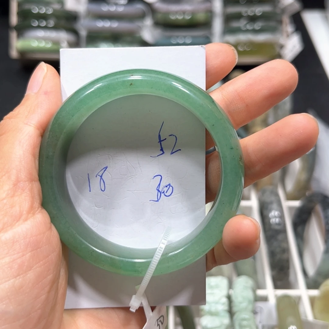 东陵石手镯未镶嵌?***?微瑕