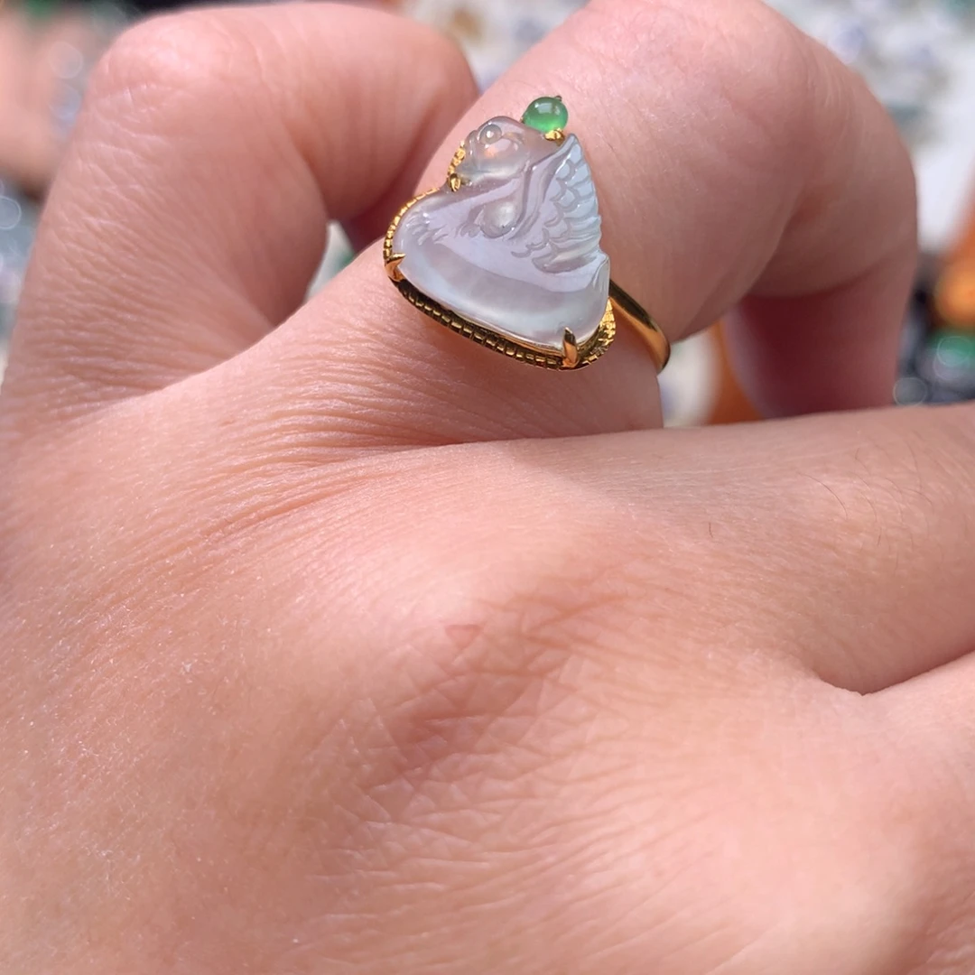 18K金镶嵌戒指翡翠天鹅戒指