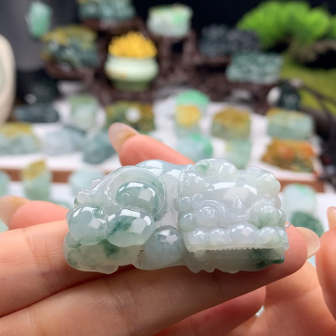 翡翠未镶嵌颈饰A4 冰胶飘花霸王貔貅