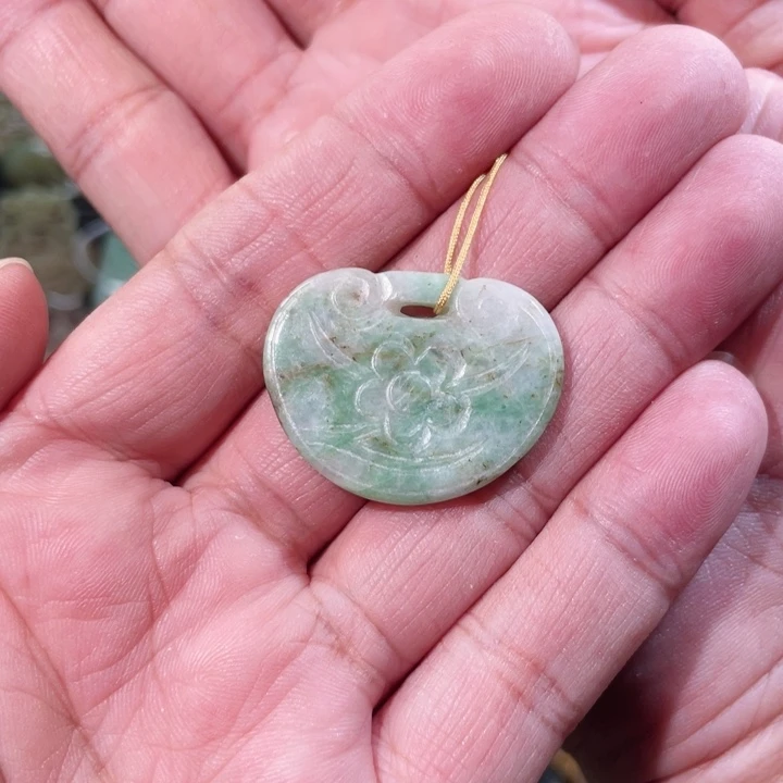 翡翠未镶嵌颈饰锁