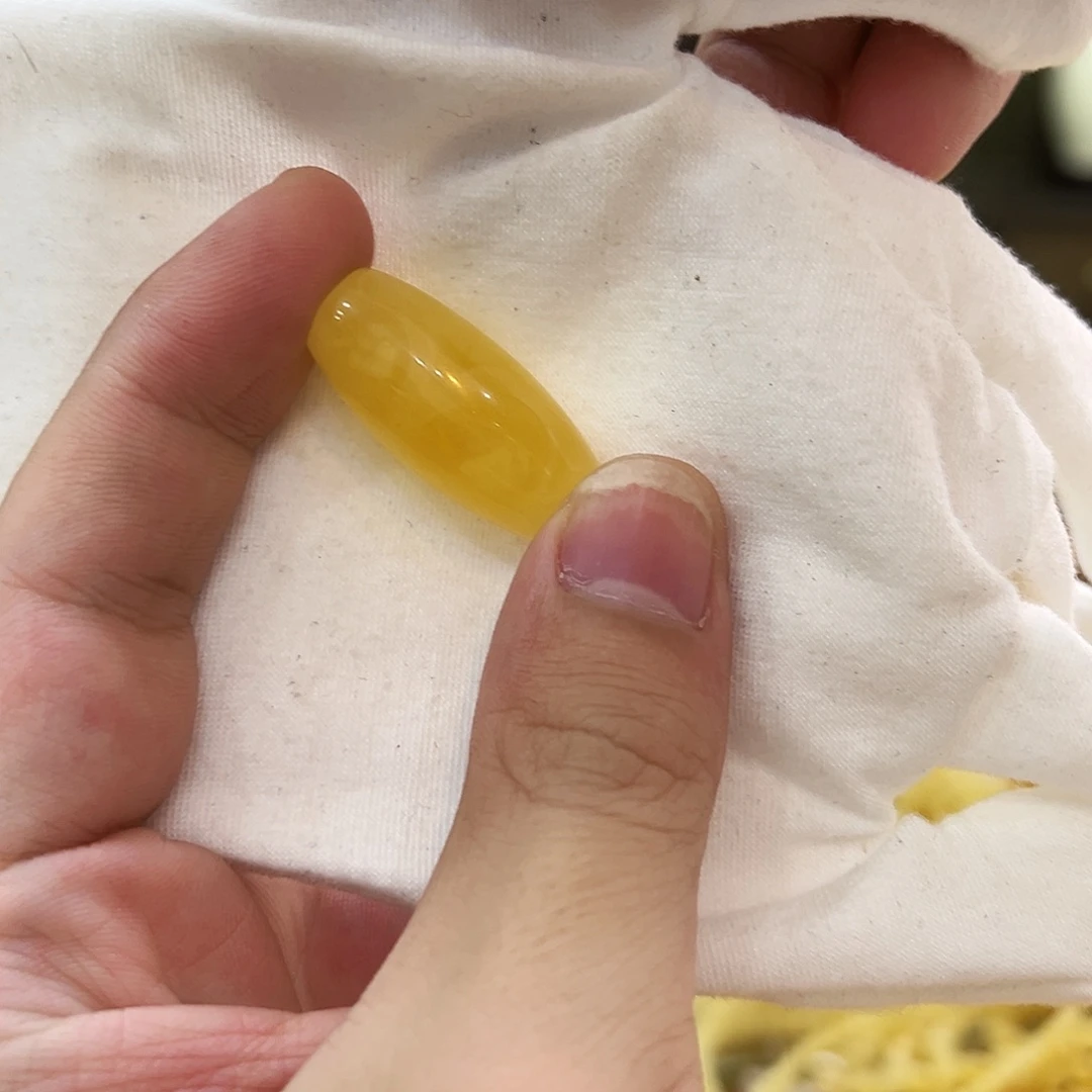 蜜蜡未镶嵌珠宝奇石