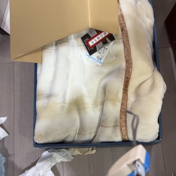 罗***君棉毛毯等物品及其他相关