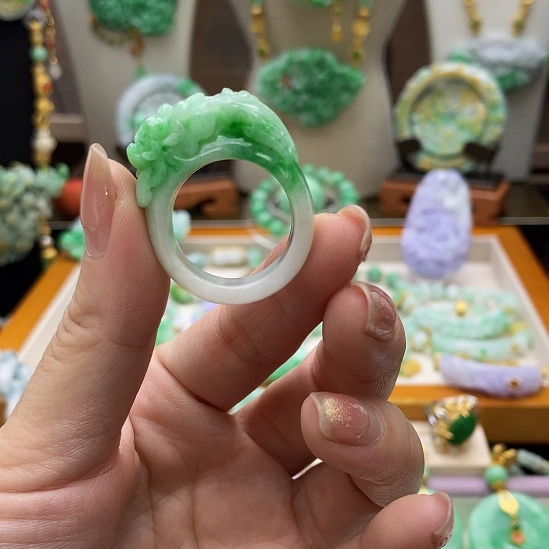 颈饰未镶嵌翡翠天然