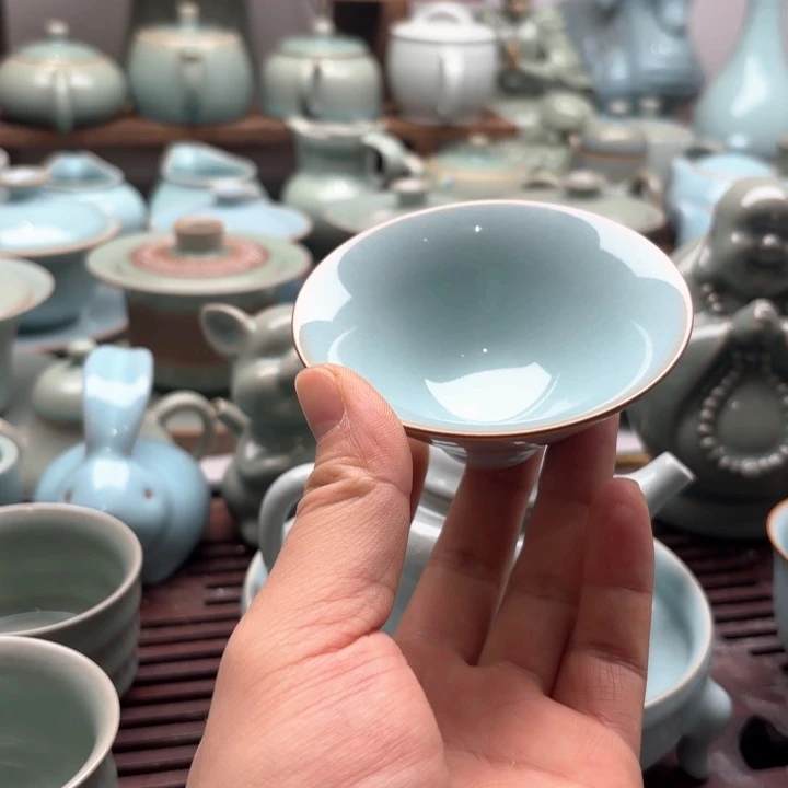 一级品，斗箕杯，容量70，开片