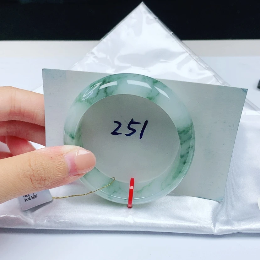 【闪购商品】翡翠手镯未镶嵌53.6圈贵妃