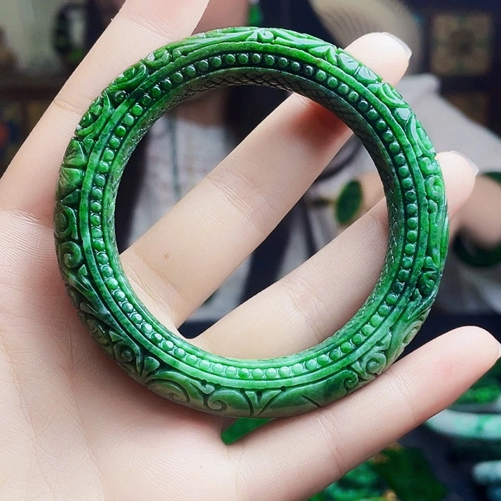 颈饰未镶嵌翡翠多样性