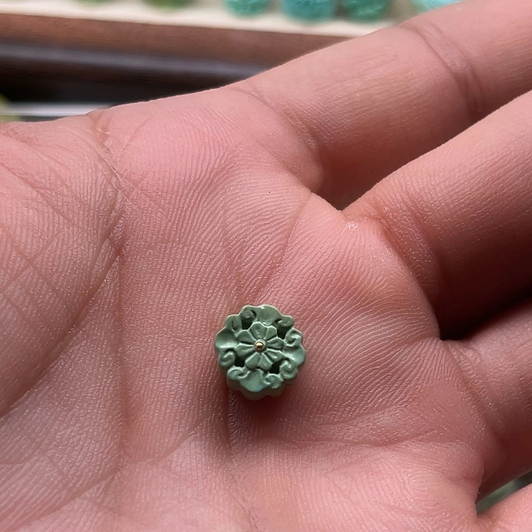 绿松石未镶嵌颈饰