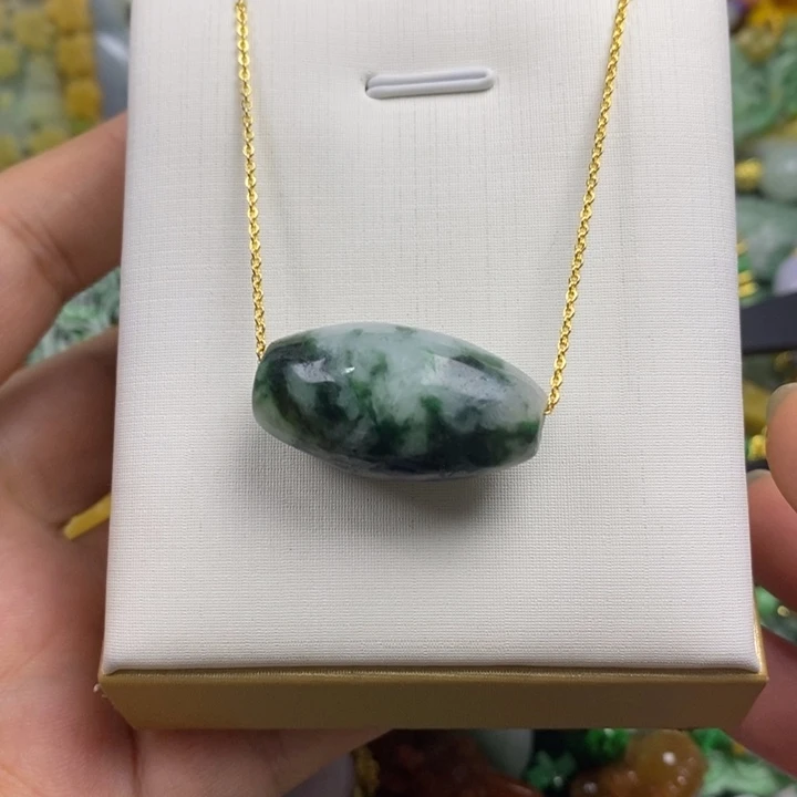 翡翠未镶嵌吊坠(赠链)