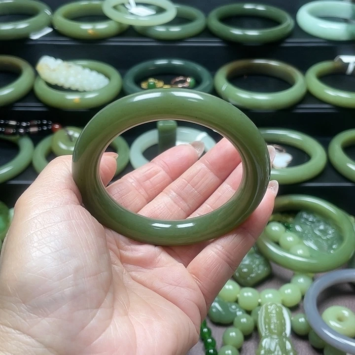 和田玉未镶嵌手镯