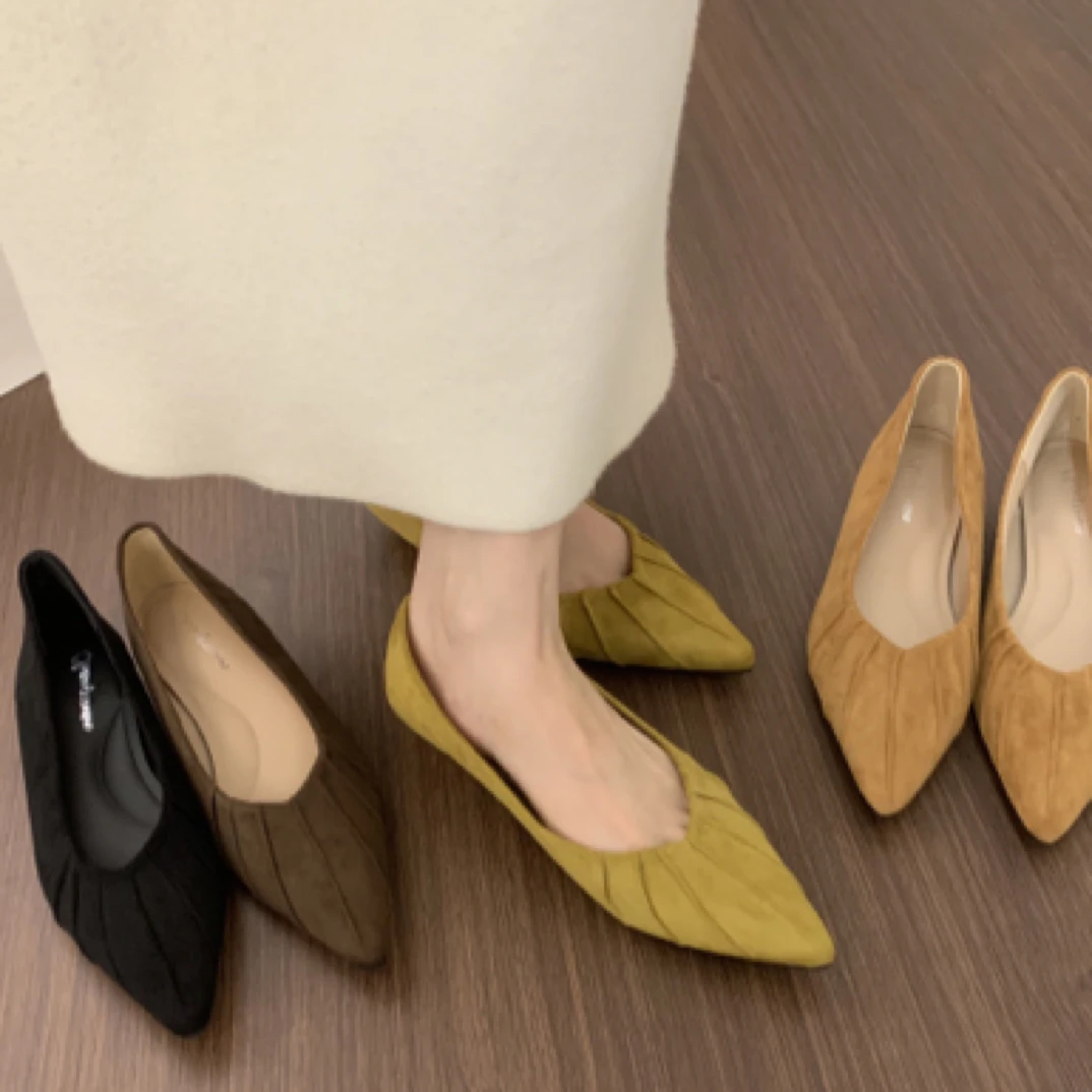 法式粗跟尖头褶皱复古浅口百搭单鞋2025气质百搭通勤不累脚瓢鞋