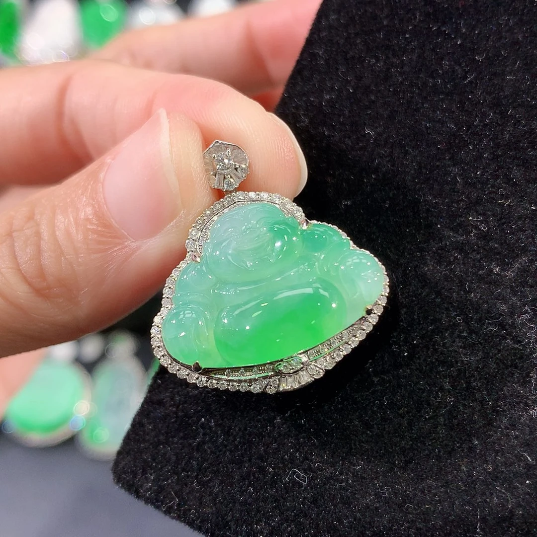 翡翠18K金镶嵌颈饰