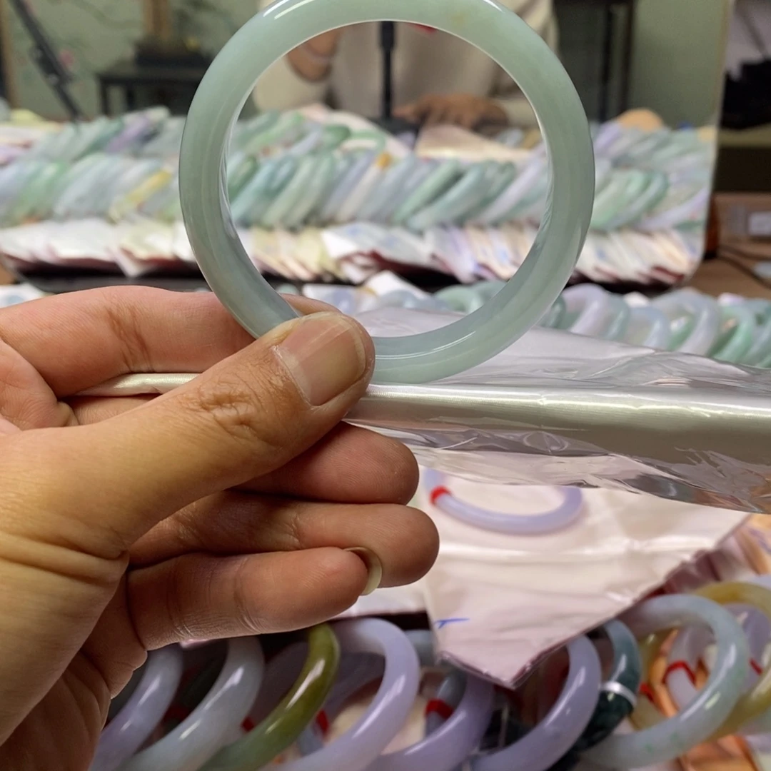 翡翠手镯未镶嵌绿地