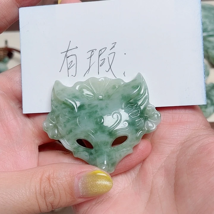 荫***荫未镶嵌透闪石-蛇纹石玉颈饰