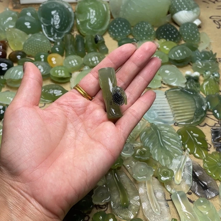 蛇纹石玉合金颈饰