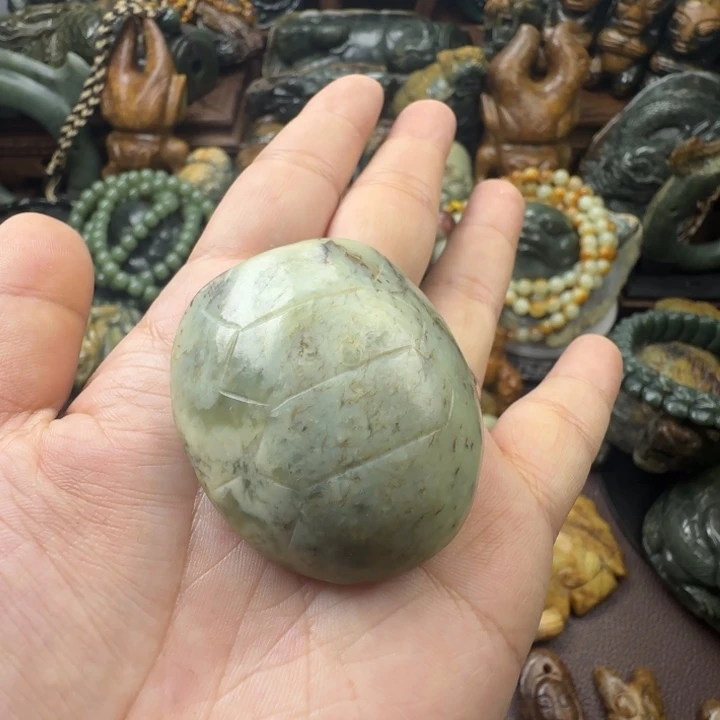 透闪石质玉未镶嵌珠宝奇石