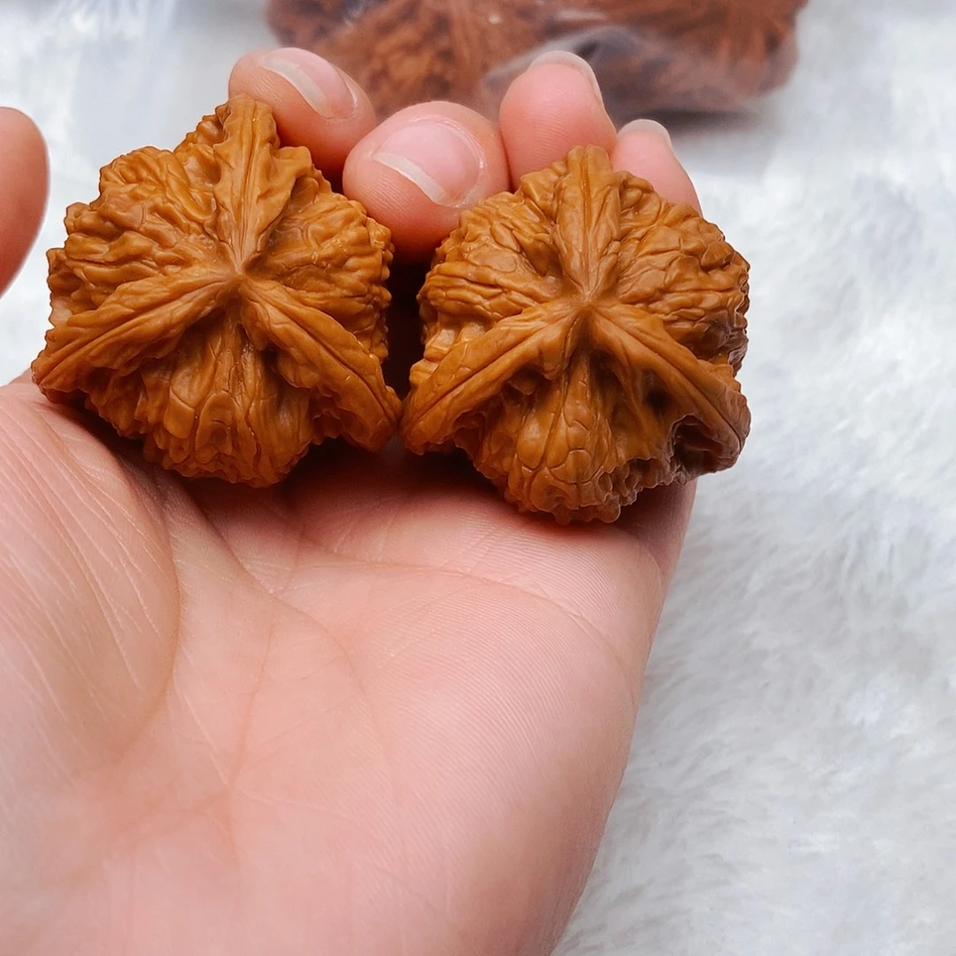 被***爱文玩核桃吊坠三棱