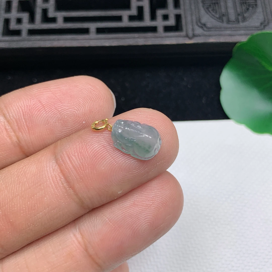 缅甸天然翡翠A货18K金扣精美冰飘绿貔貅小吊坠尺寸11.6*7.9*4.6mm