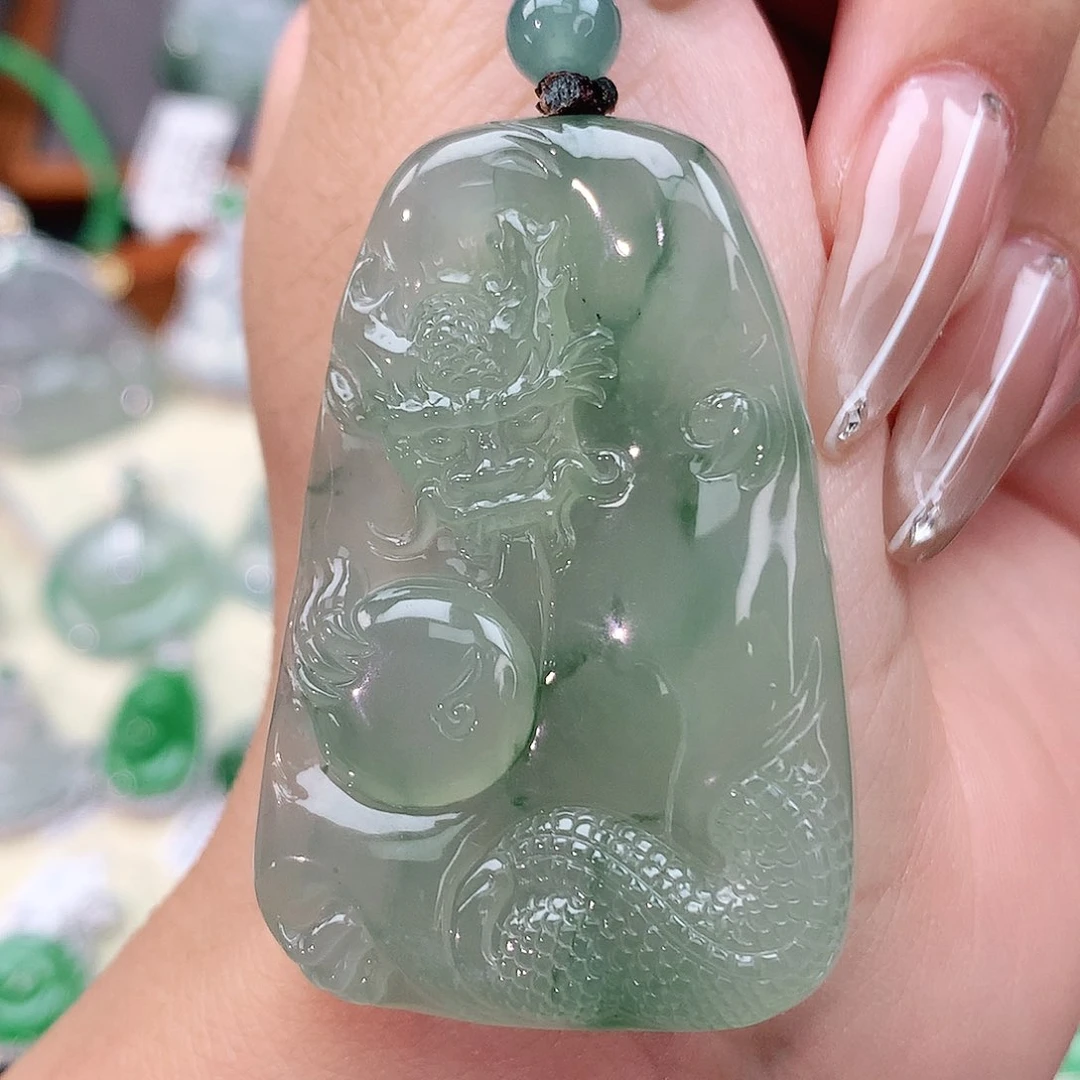 颈饰未镶嵌翡翠龙牌