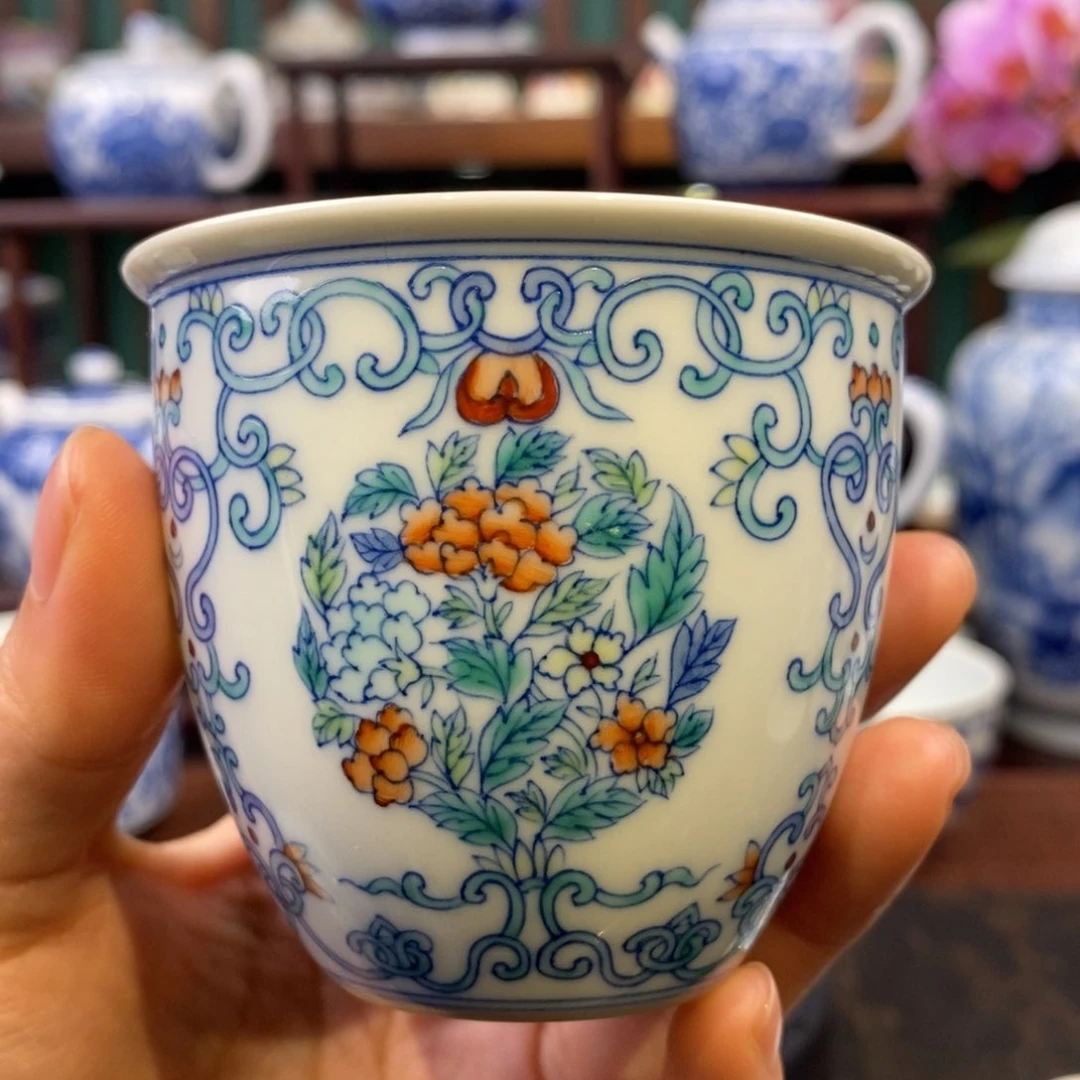 慎静斋斗彩开窗团花杯