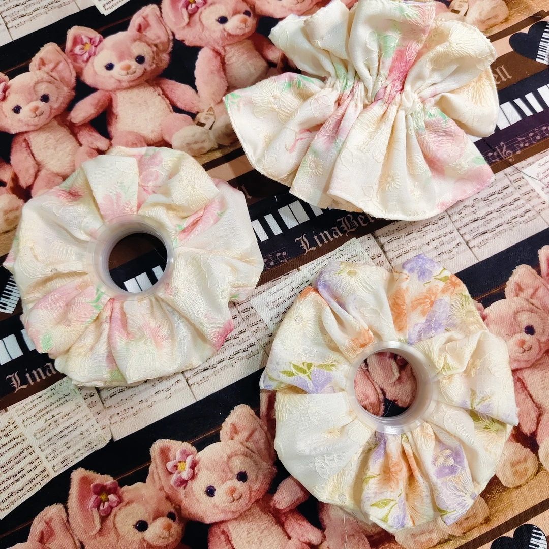 4. 奶杏色刺绣发圈 | 氛围感神器，扎出韩系女主感