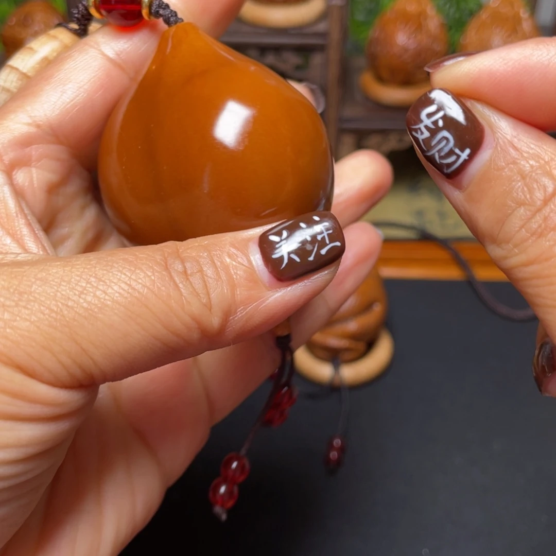 橄榄核吊坠蝴蝶47穿配