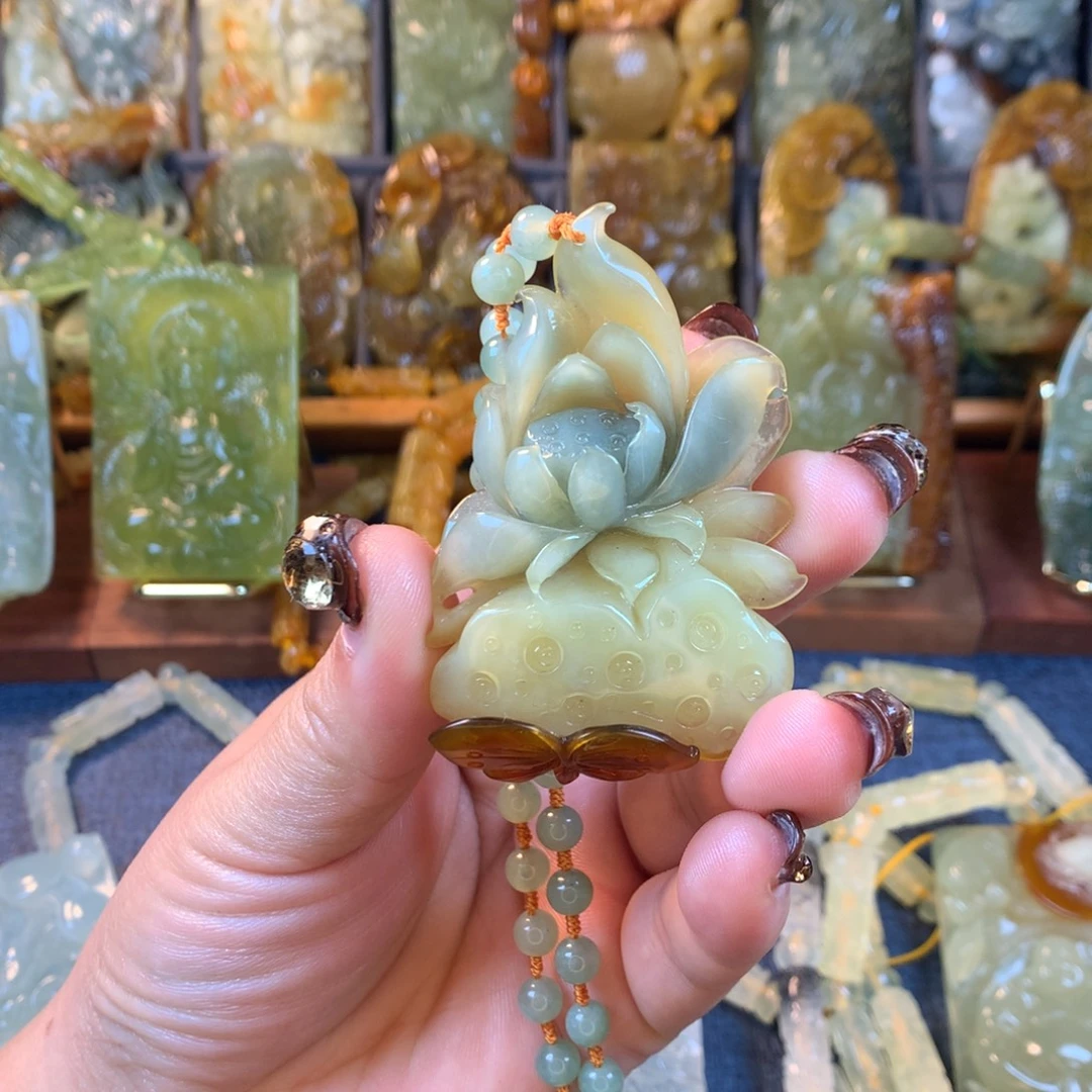 蛇纹石玉未镶嵌颈饰