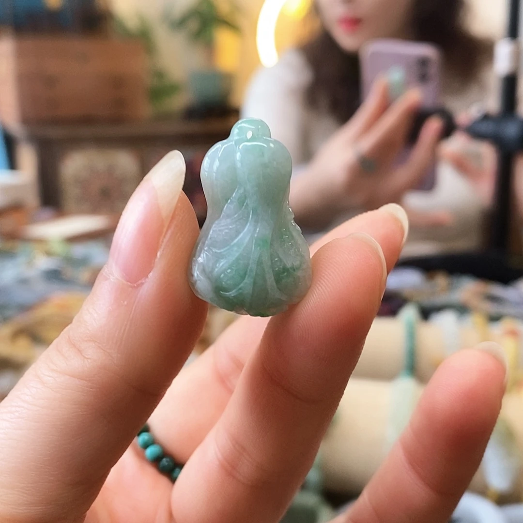 翡翠颈饰未镶嵌鱼****翡翠挂件