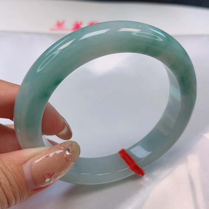 翡翠手镯未镶嵌54圈