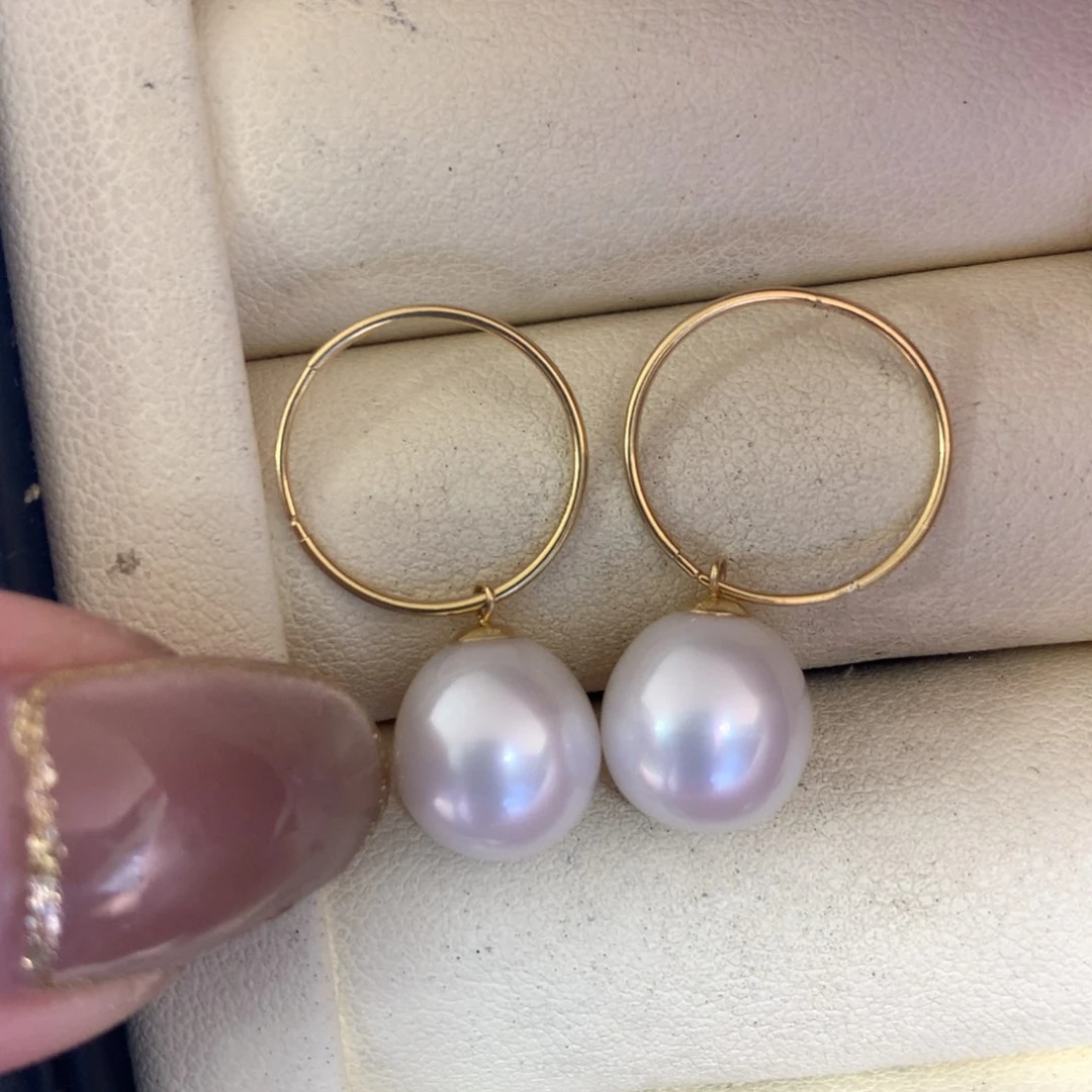 18K金镶嵌海水珍珠耳饰