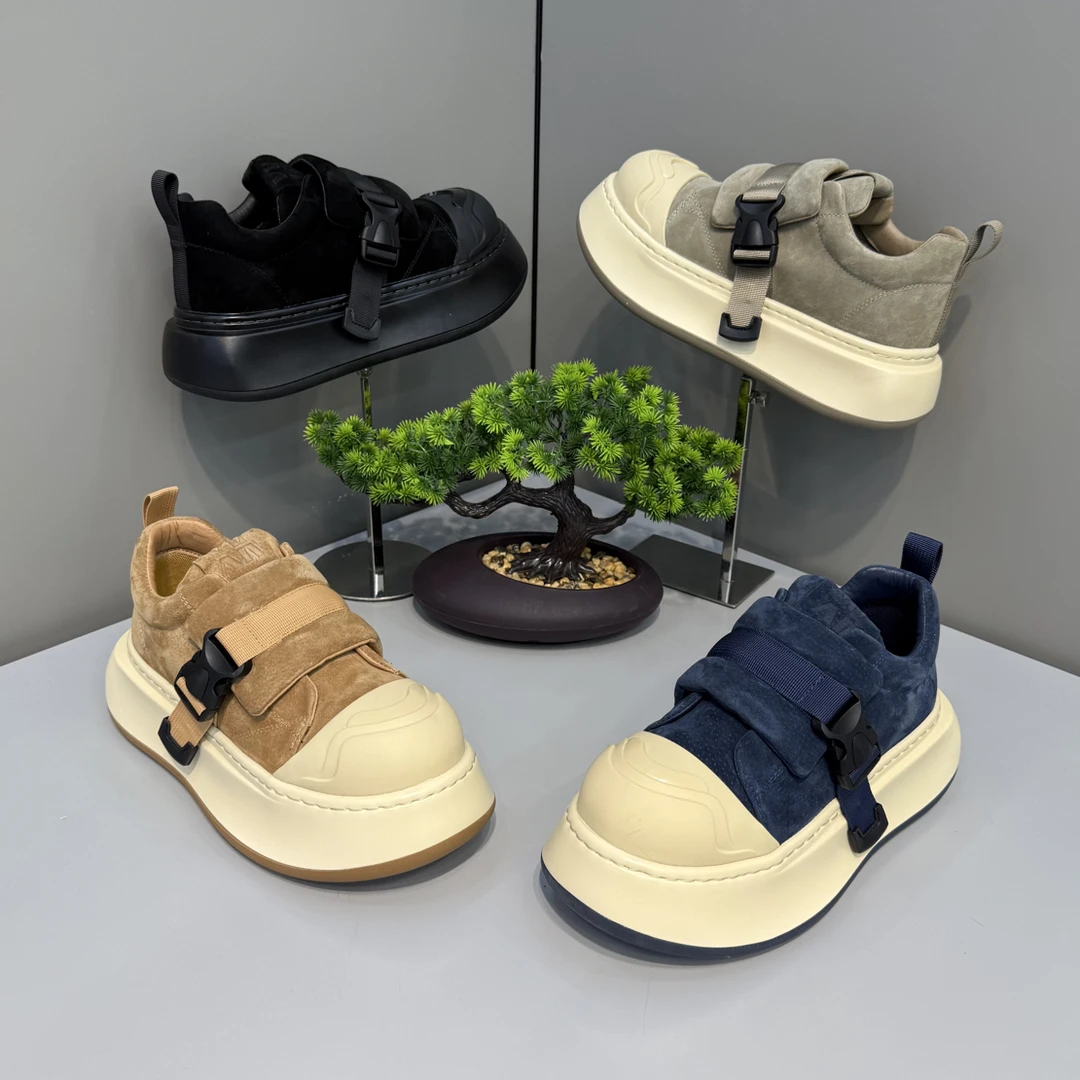 2025秋季新款男士厚底轻奢舒适网红小板鞋时尚平跟百搭潮流男鞋子