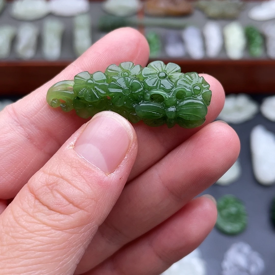 和田玉未镶嵌颈饰碧玉蝶恋花吊坠