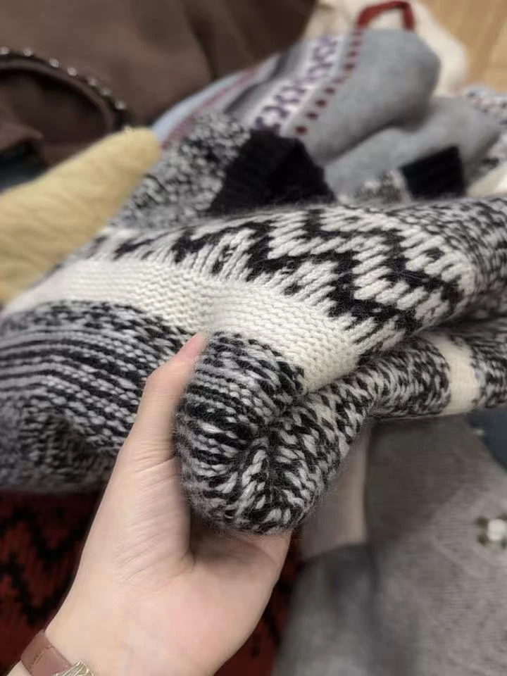 A22七言家 巨厚织花！黑白波纹毛衣