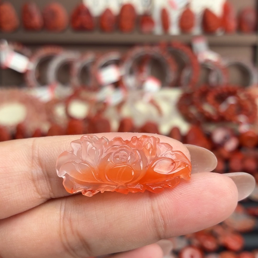 跟***安南红玛瑙未镶嵌颈饰花
